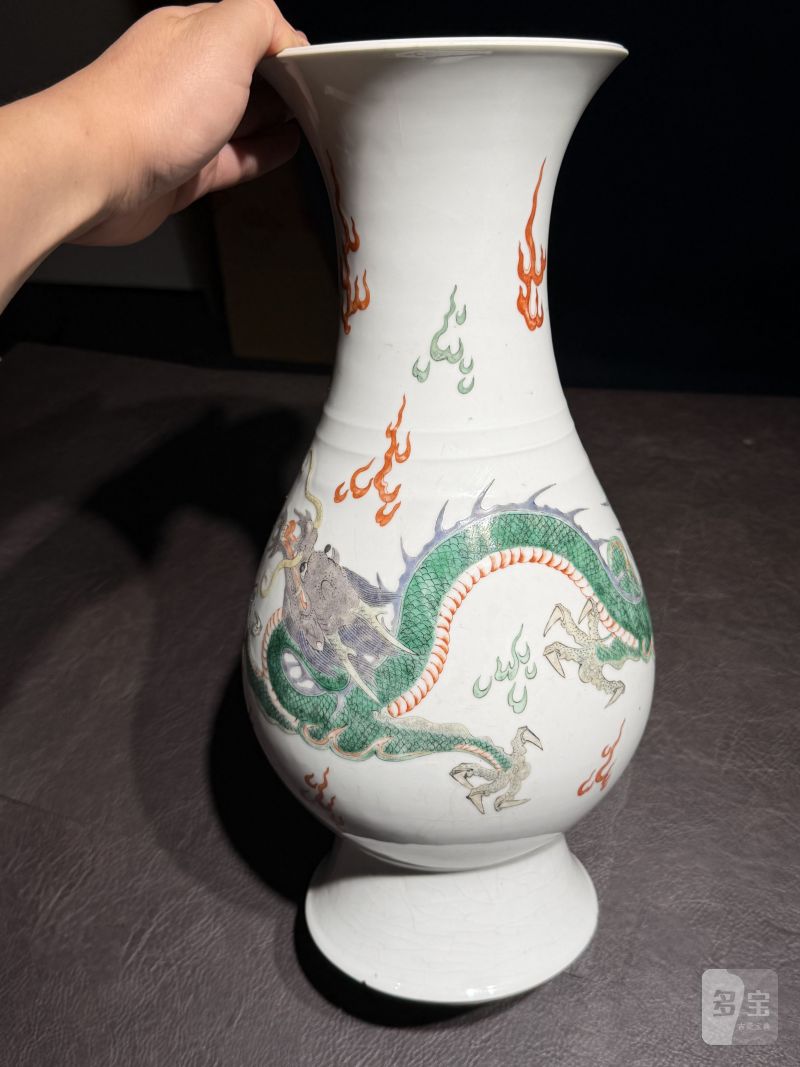 清康熙 五彩龙戏珠弦纹琵琶尊 - 图4